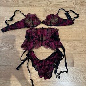 VS Elegant Lace Lingerie Set in Black and Pink